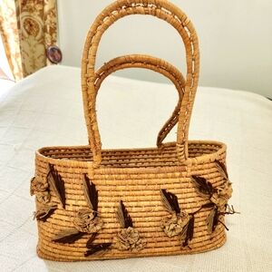 Vintage Wicker Handbag with Floral Accent